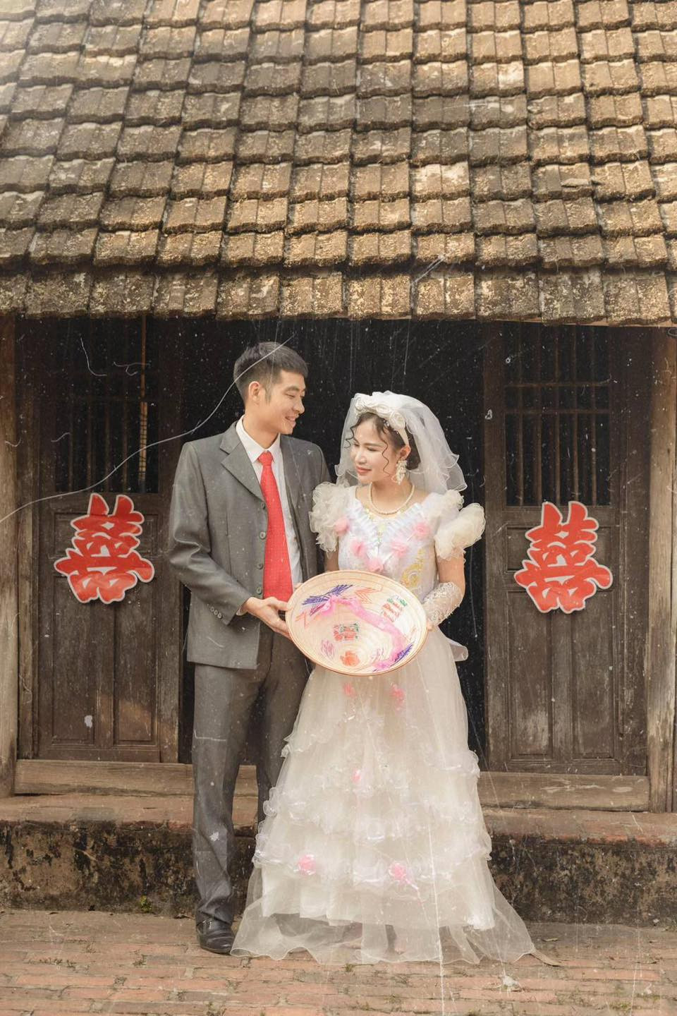 Xu hướng chụp ảnh, quay clip hoài cổ thời gian gần đây được nhiều bạn trẻ hưởng ứng.