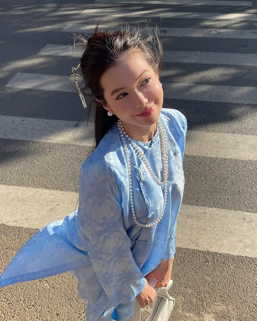 Hot girl sinh năm 1997 là một trong những gương mặt nổi tiếng trên nền tảng TikTok với các clip chăm sóc da và cơ thể thu hút hàng chục triệu lượt yêu thích.