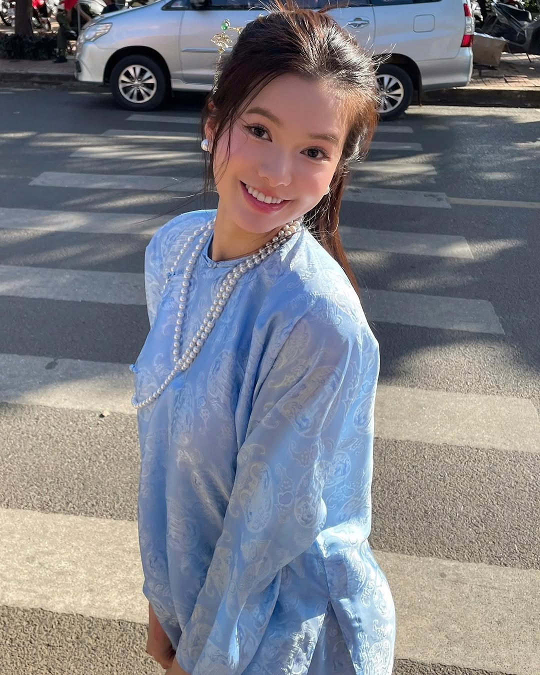 Đỗ Yên Đan sinh năm 1997 nổi tiếng từ khi là nữ sinh của trường Đại học Múa TP HCM. Ngoài ra cô gái này từng học ĐH Khoa học Xã hội &amp; Nhân văn - ĐH Quốc gia TP HCM.