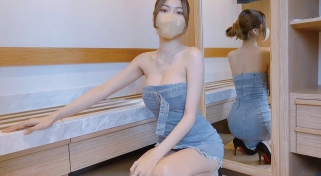 Nhiều người cho rằng cô nàng đang cố tình quay những video như vậy chỉ để câu view chứ không mang tính chất thời trang.