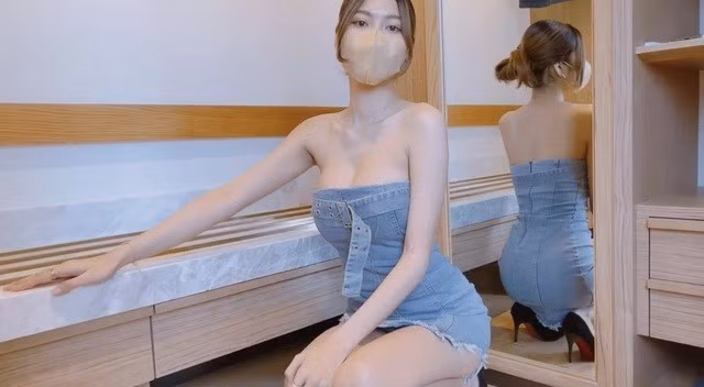 Nhiều người cho rằng cô nàng đang cố tình quay những video như vậy chỉ để câu view chứ không mang tính chất thời trang.