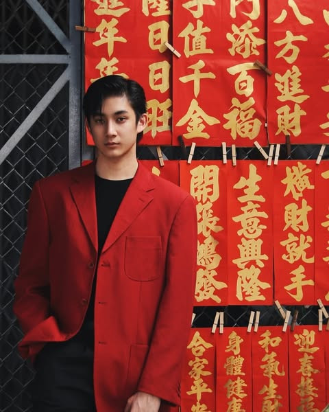 Nhiều netizen vẫn quan tâm đến chuyện tình cảm của chàng trai này, về việc có tình mới và đặc biệt là mối quan hệ với người cũ - Thiều Bảo Trâm.