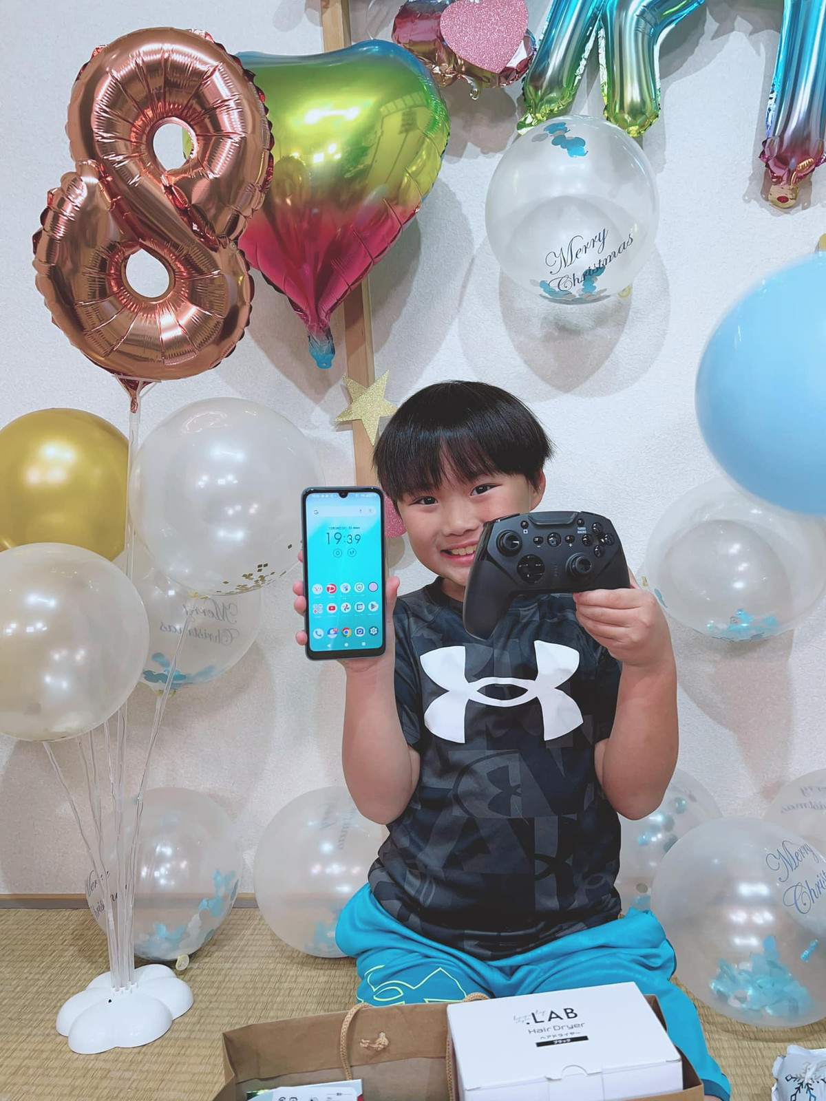 Bé Sa cũng đã chủ động hơn trong việc giao tiếp với ống kính máy quay, không còn ngại ngùng như trước đây.