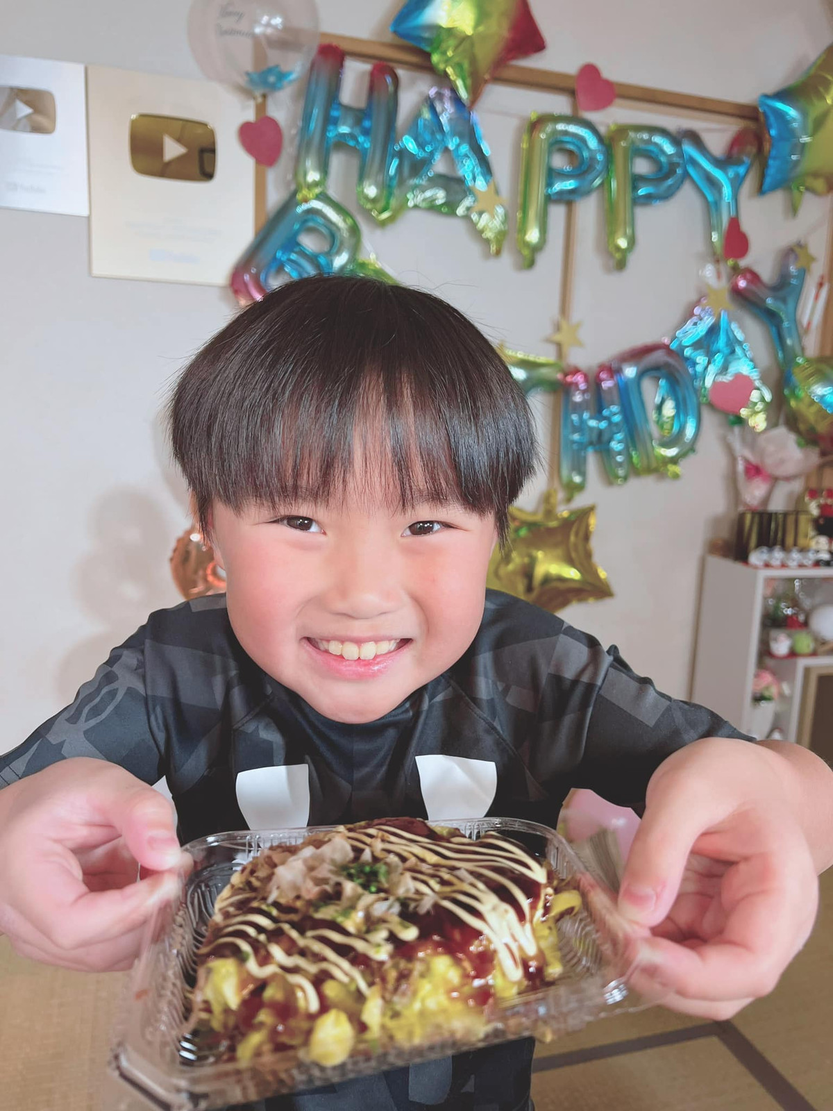 Khả năng nói tiếng Việt của bé khiến nhiều người bất ngờ vì rất sõi và lưu loát.