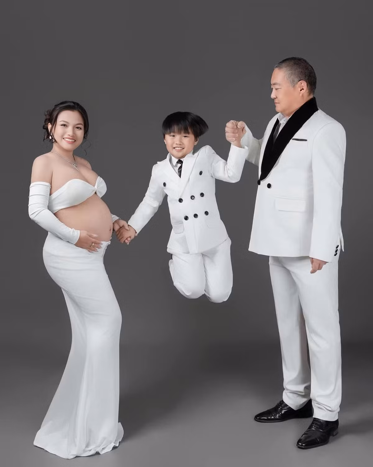 Bẵng đi một thời gian, hình ảnh mới được được cập nhật trên trang cá nhân của Quỳnh Trần khiến nhiều người vô cùng bất ngờ với dung mạo bé Sa ở thời điểm hiện tại.