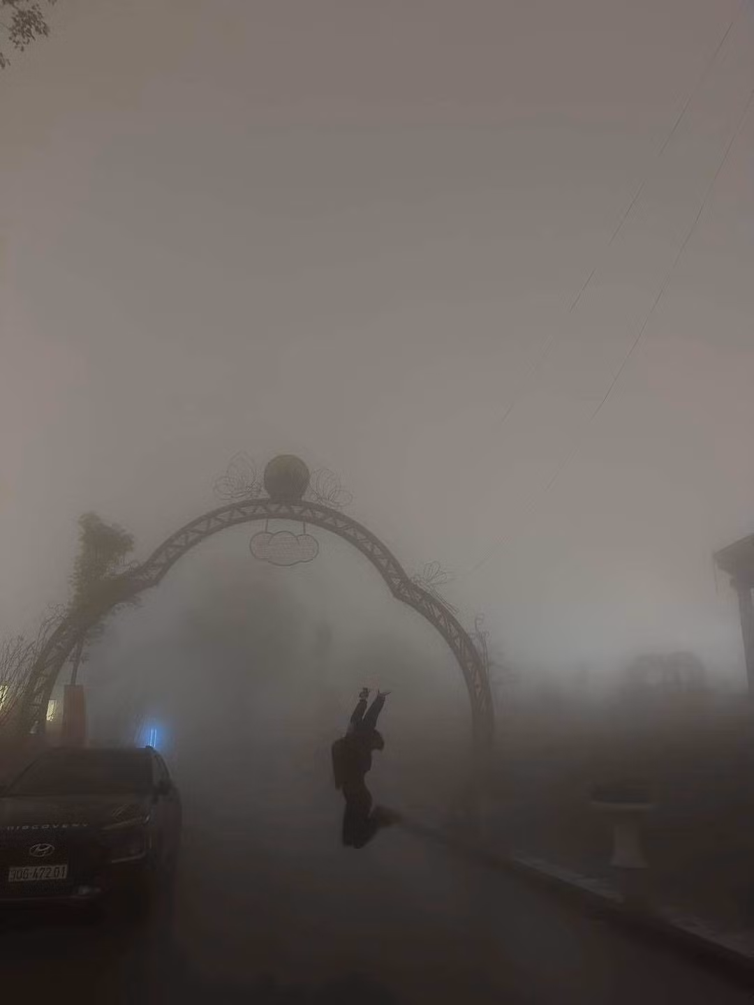 Tam Đảo thuộc địa phận tỉnh Vĩnh Phúc, cách Hà Nội khoảng 60km. Vì cách Hà Nội chỉ khoảng chưa đến một tiếng đi xe nên đây trở thành điểm du lịch được rất nhiều người lựa chọn cho dịp cuối tuần.