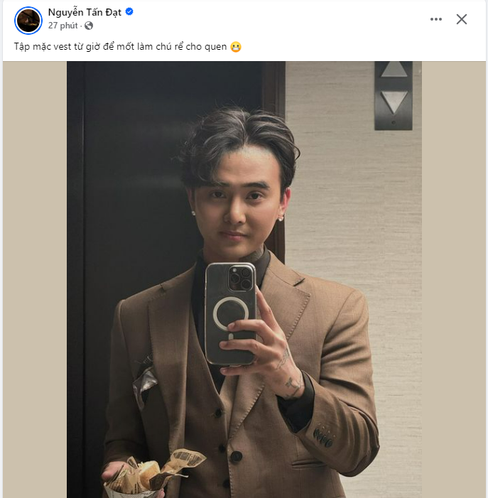 Trước đó, vào khoảng tháng 9 năm ngoái, Đạt G cũng từng úp mở về chuyện làm đám cưới với Cindy Lư khi đăng tải ảnh mặc vest lên trang cá nhân kèm dòng trạng thái: "Tập mặc vest từ giờ để làm chú rể cho quen".