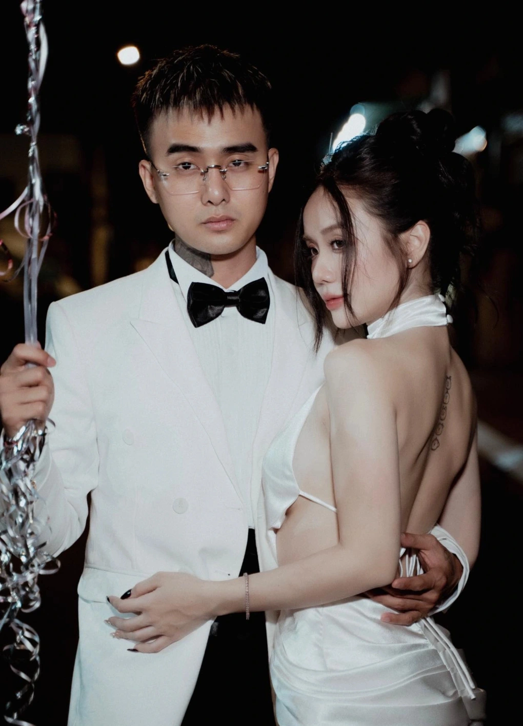 Không chỉ nói về chuyện đám cưới, Đạt G cũng thoải mái chia sẻ về kế hoạch có con chung của cả hai. Anh cho biết đã cùng thảo luận điều này trước đó với Cindy Lư: "Đạt nghĩ sẽ lo cho Gà và Cún (con riêng của Cindy Lư) thêm 1 thời gian nữa. Tầm Gà và Cún hết cấp 1 là bắt đầu đủ tự tin có thêm 1 thành viên ra đời"