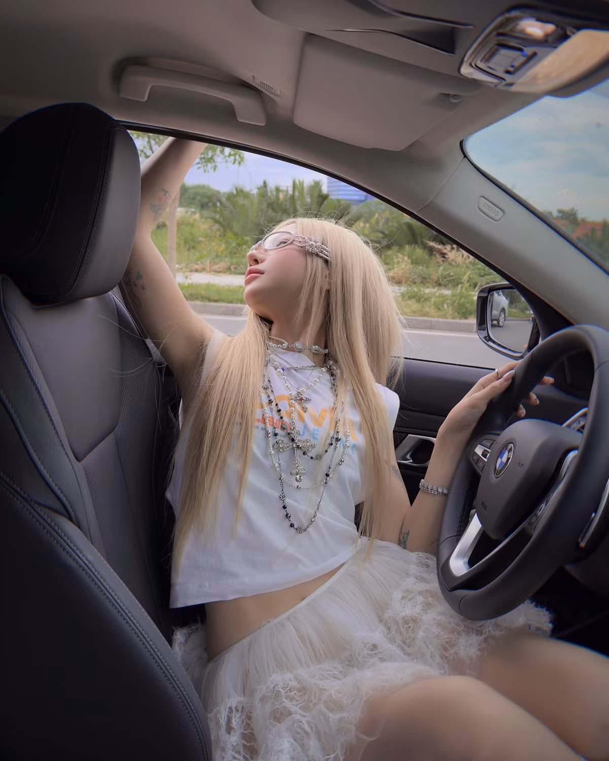 Làn da trắng mịn, đôi mắt to tròn cùng biểu cảm ngọt ngào của cô nàng đã tạo nên một tổng thể "em ghệ đáng yêu" khiến ai nhìn cũng muốn "rinh về".