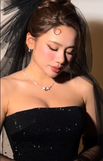 Dù không hoạt động nghệ thuật nhưng Minh Thư vẫn thu hút gần 100.000 người theo dõi trên trang cá nhân.