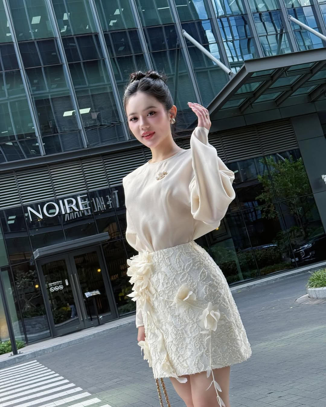 Nàng hot girl thu hút với cuộc sống sang chảnh, đặc biệt là nhan sắc quyến rũ đầy mê hoặc.