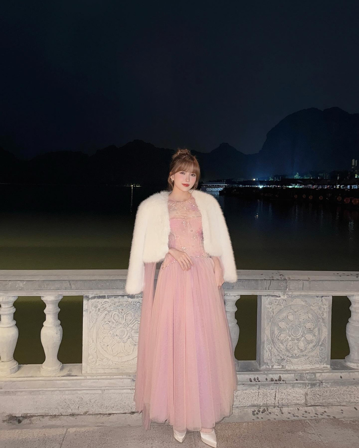 Trước đó, Thiều Bảo Trâm chia sẻ chuyện đã ra Hà Nội và gặp gỡ người thân, cũng như tham gia một số show diễn. Trên trang mạng xã hội, cô cũng không còn theo dõi người yêu cũ.