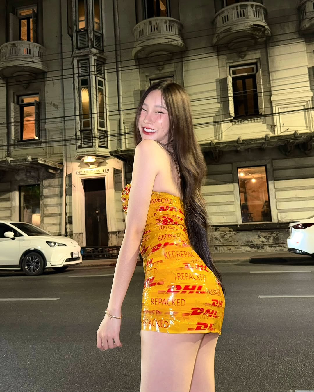 Tuy nhiên không thể phủ nhận, cũng nhờ phong cách táo bạo này cô nàng đã thu hút được lượng người theo dõi lớn. Hiện tại trang cá nhân của cô nàng có hơn 1,2 triệu người theo dõi.