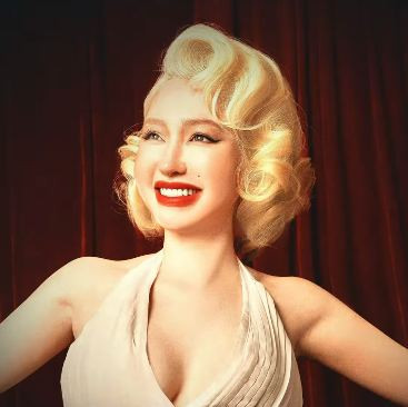 Kết hợp với đó, cô nàng lựa chọn mái tóc sóng ngắn màu vàng bồng bềnh - mái tóc làm nên thương hiệu của Marilyn Monroe.