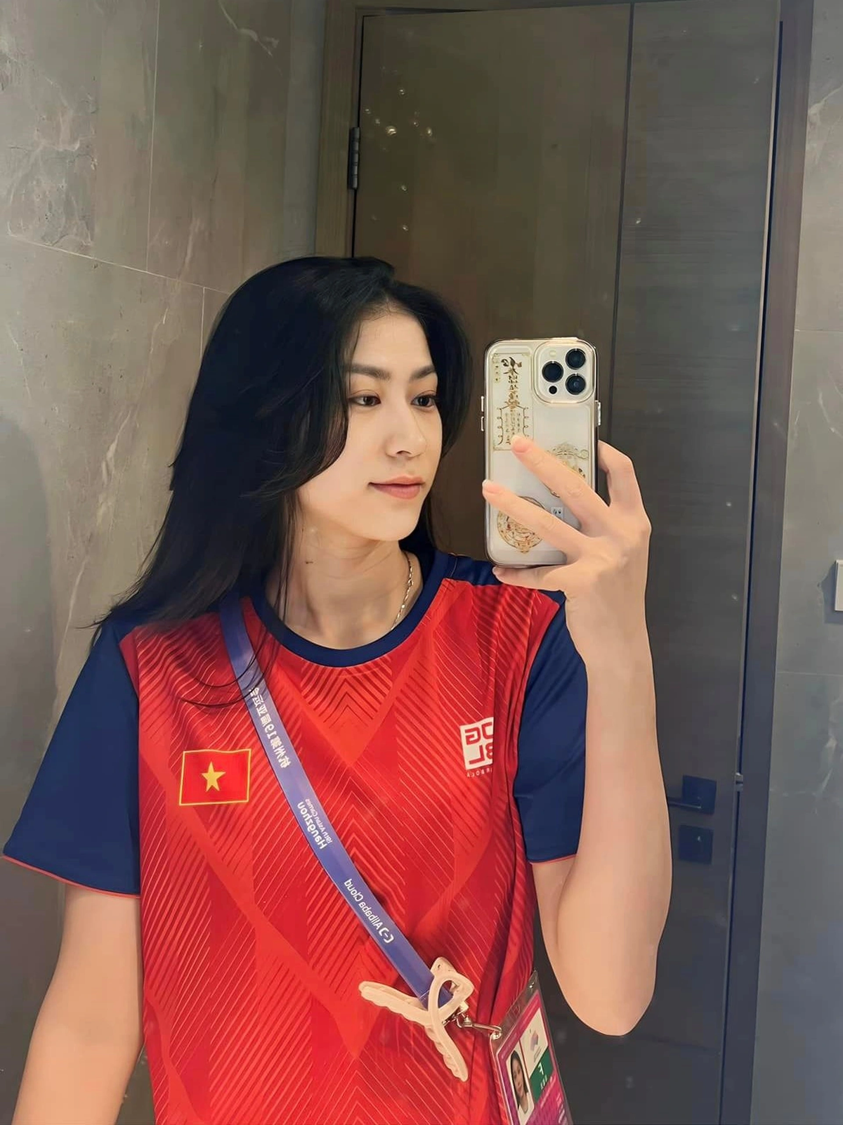 Không chỉ ghi dấu ấn về chuyên môn, Kiều Trinh còn có đông người hâm mộ nhờ sở hữu nét đẹp sắc sảo.