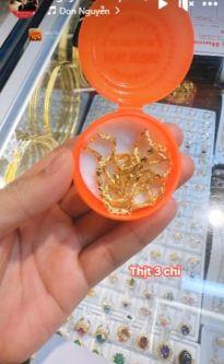 Nhiều bạn trẻ quan niệm rằng, việc mua vàng lấy vía may sẽ giúp một năm công việc thuận lợi, tiền tài dồi dào.