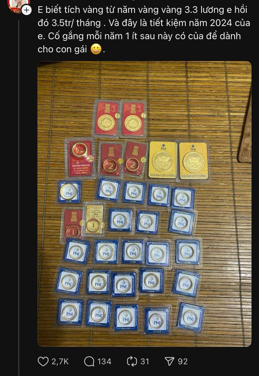 Không chỉ mang ý nghĩa tâm linh, việc mua vàng ngày này còn được xem là một hình thức tiết kiệm và đầu tư dài hạn.