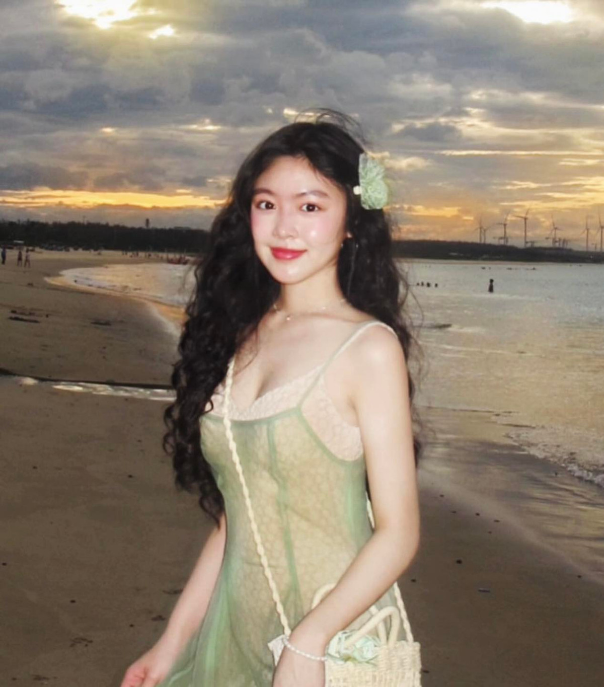 Khi thì chụp một mình.