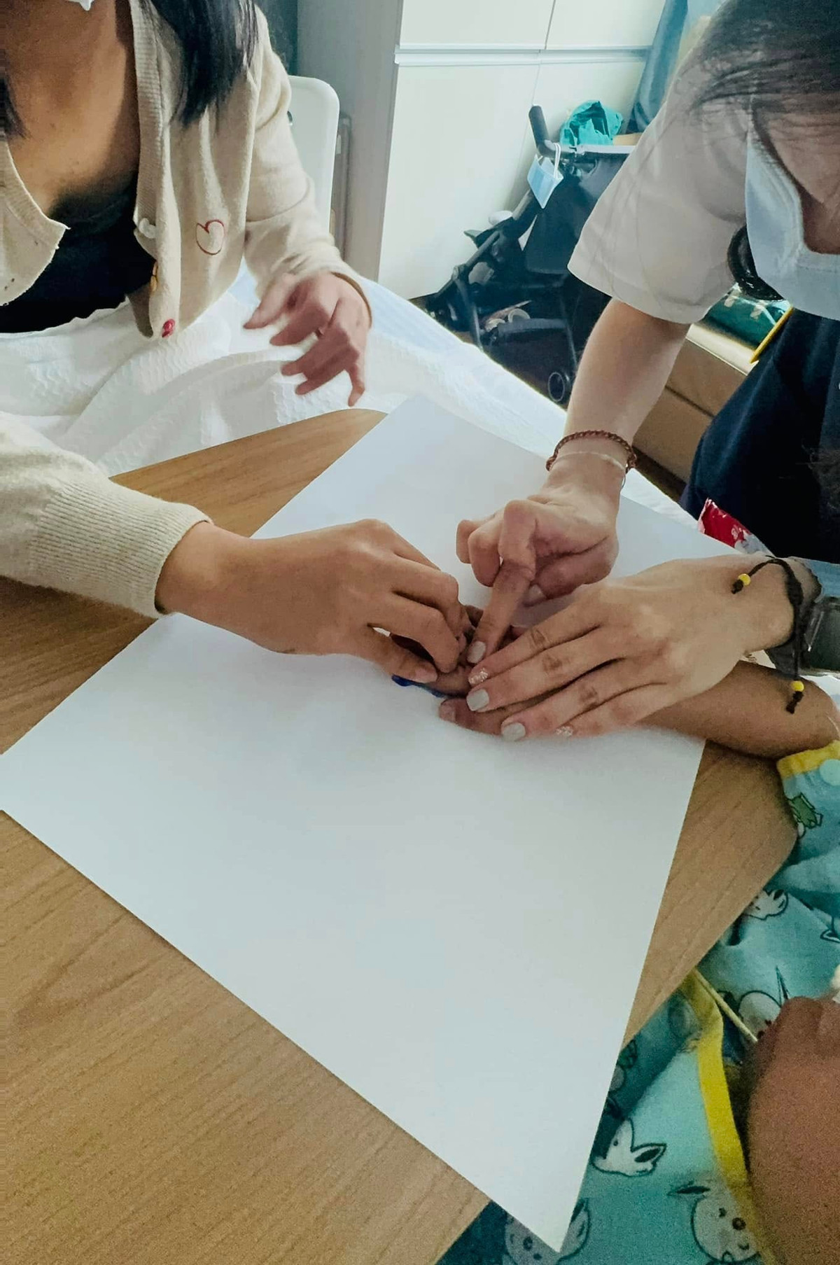 Cô cũng phủ nhận những tin đồn về việc thiếu minh bạch trong việc sử dụng số tiền mà các mạnh thường quân đã quyên góp để ủng hộ cho bé Bắp.