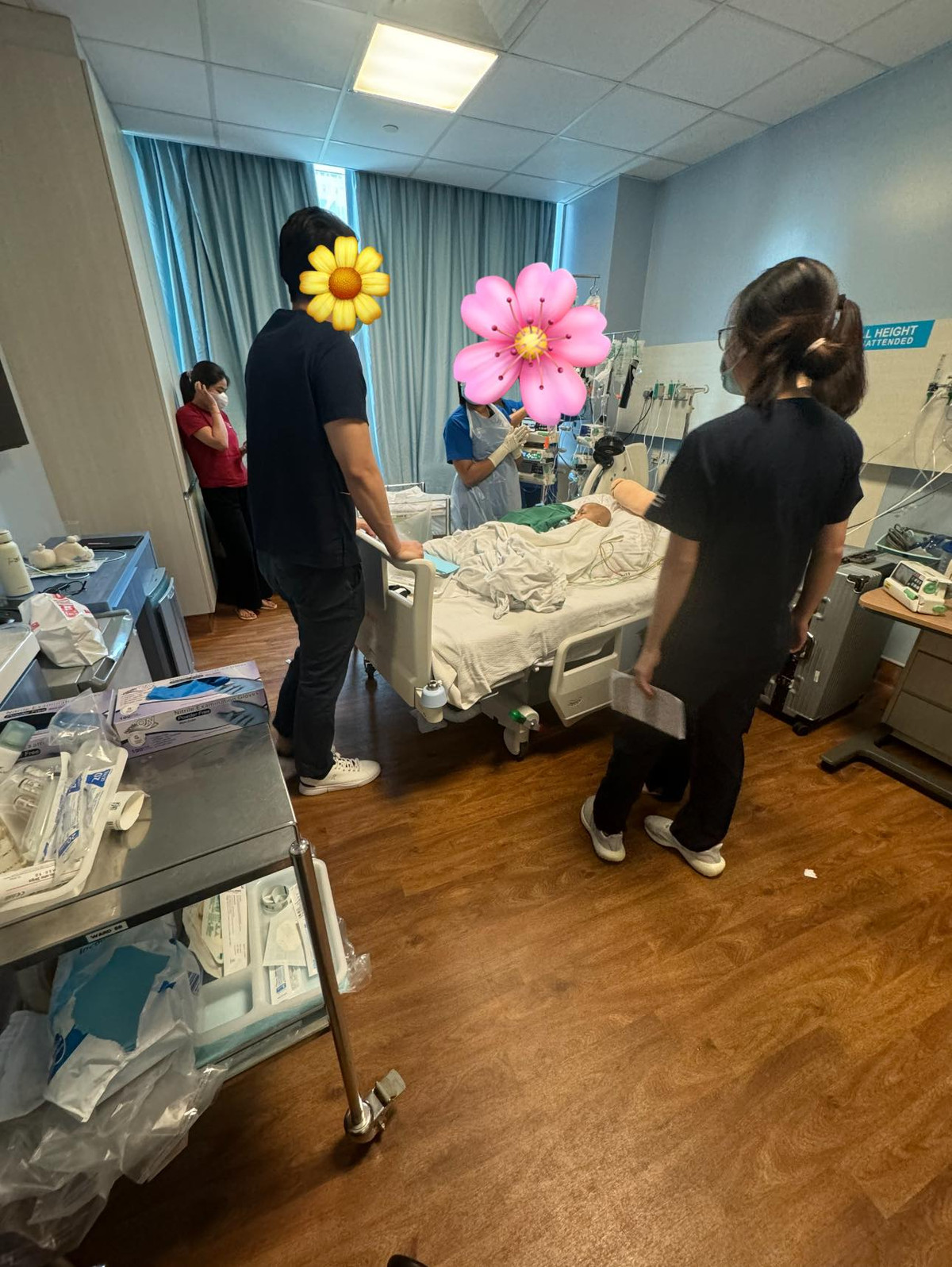 Tuy nhiên trong phiên livestream tối qua, khi được yêu cầu sao kê số tiền ủng hộ, mẹ Bắp trả lời chưa biết cách sao kê, hẹn sẽ sao kê sau vì cô không biết cách làm và phải có thời gian tìm hiểu. Chia sẻ này khiến nhiều người vẫn bàn tán và quan tâm.