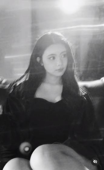 Vốn được biết đến với hình tượng trong trẻo, ngọt ngào, hình tượng mới này của Hạt Dẻ khiến nhiều người vô cùng bất ngờ.