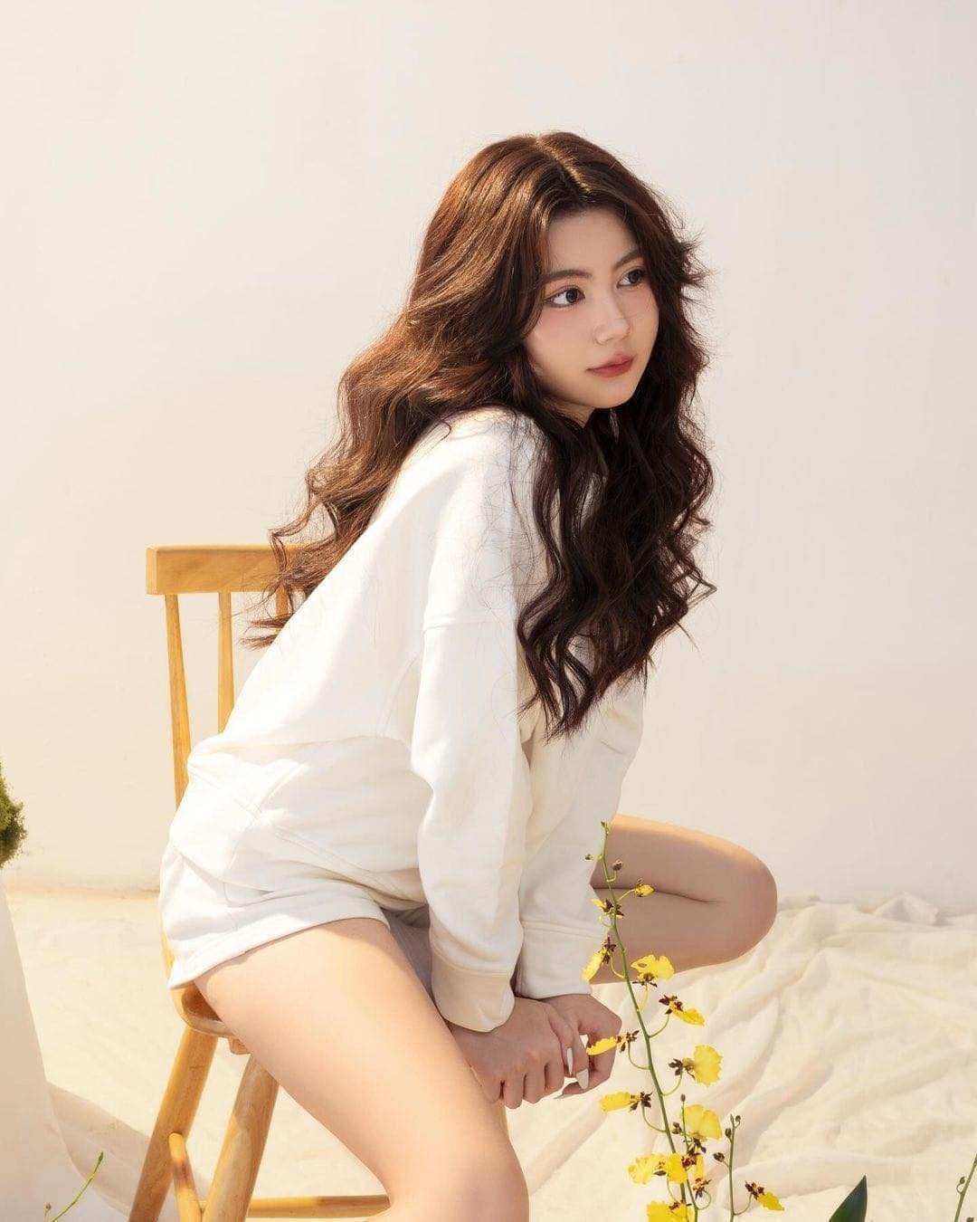 Trước đó, cũng như Lọ Lem, Hạt dẻ theo đuổi hình tượng nhẹ nhàng, trong trẻo.