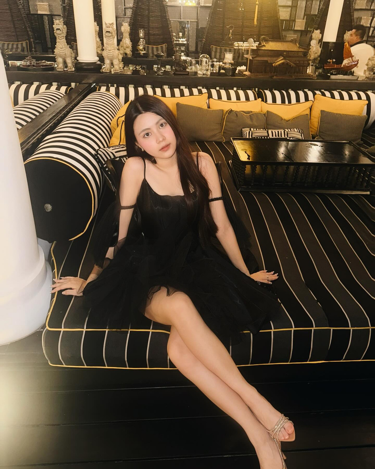 Hạt Dẻ (tên thật Mai Thảo Ngọc, sinh năm 2008), là con gái út nhà MC Quyền Linh. Cô nàng cũng thường xuyên nhận được sự quan tâm của đông đảo cộng đồng mạng không thua kém gì chị gái Lọ Lem.