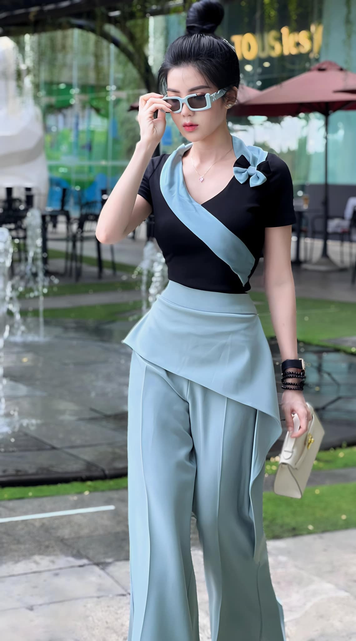 Cô nàng hiện đang kinh doanh nhiều sản phẩm dành cho phái đẹp liên quan đến thời trang, làm đẹp.