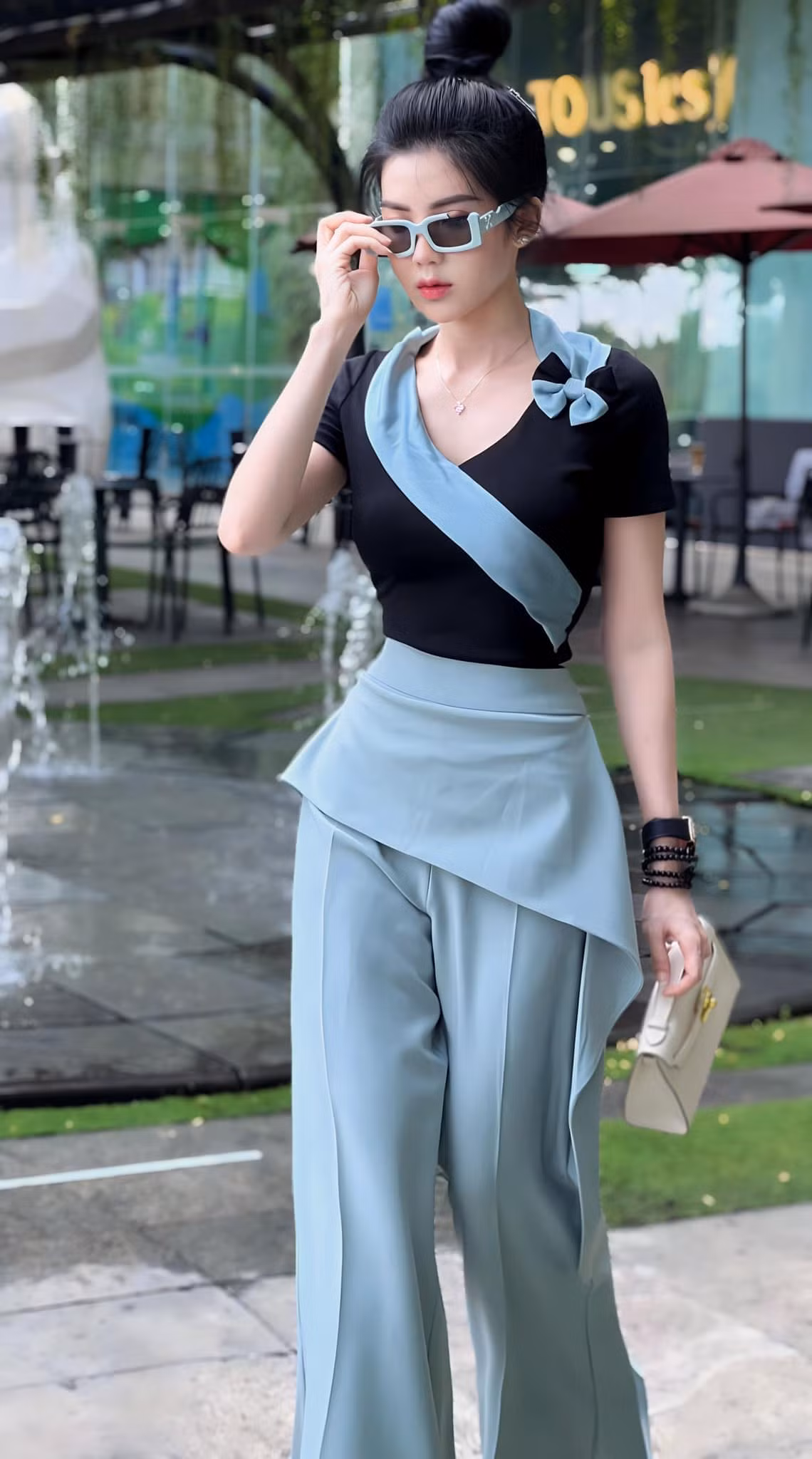 Cô nàng hiện đang kinh doanh nhiều sản phẩm dành cho phái đẹp liên quan đến thời trang, làm đẹp.