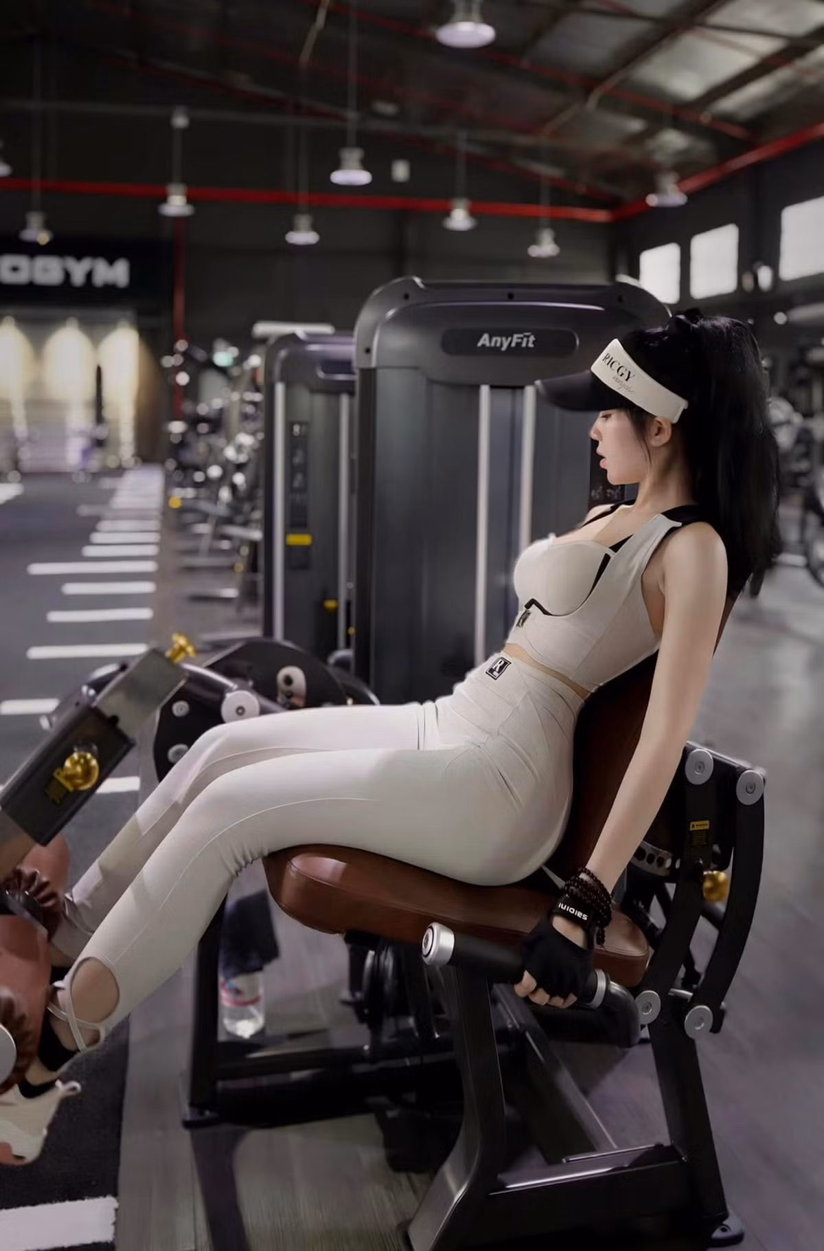 Phương Uyên rất chú ý đến việc chăm chút cho ngoại hình và vóc dáng.