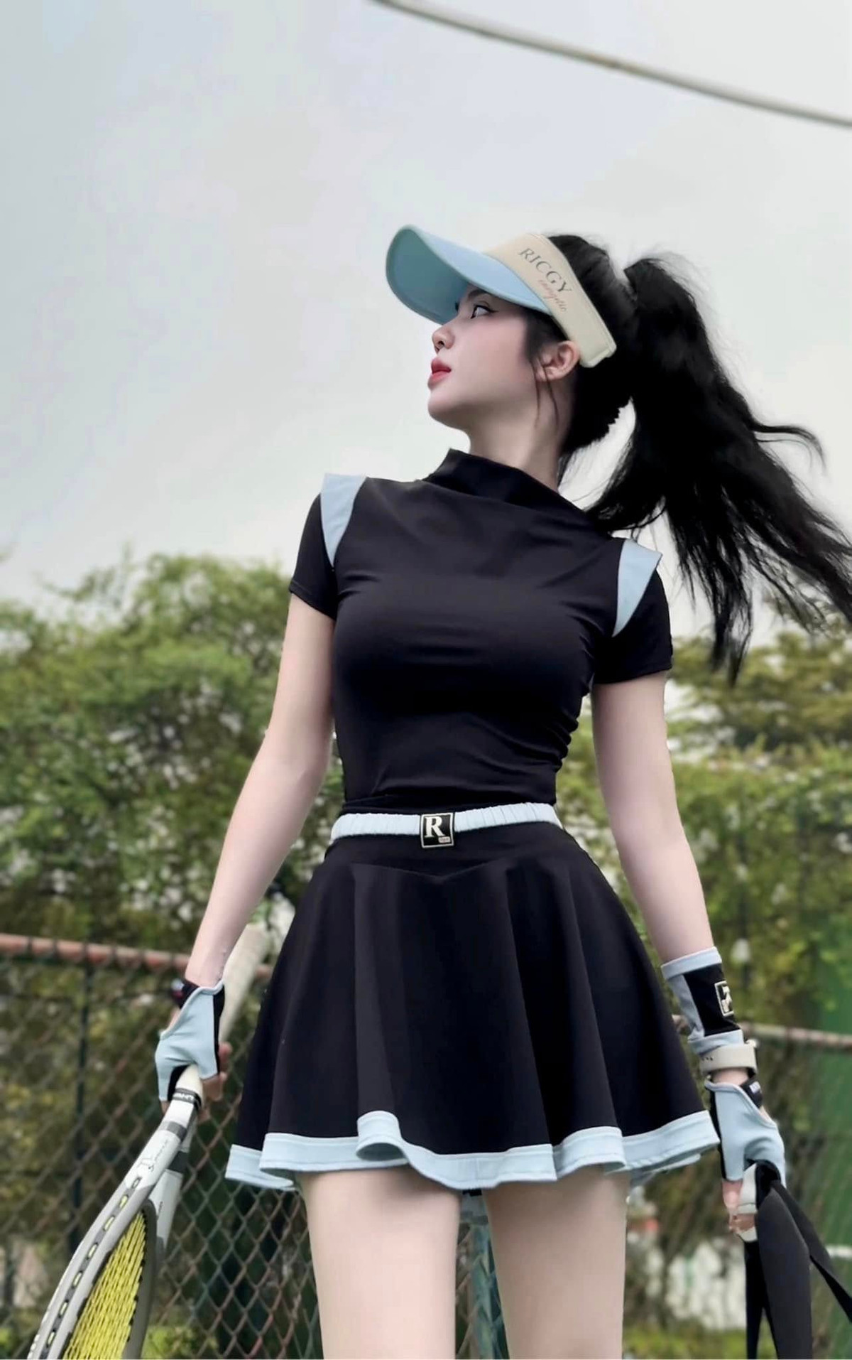 Cô nàng là Phương Uyên, một hot girl mạng khá có tiếng. Trang cá nhân của cô nàng hút hơn 100.000 lượt theo dõi.