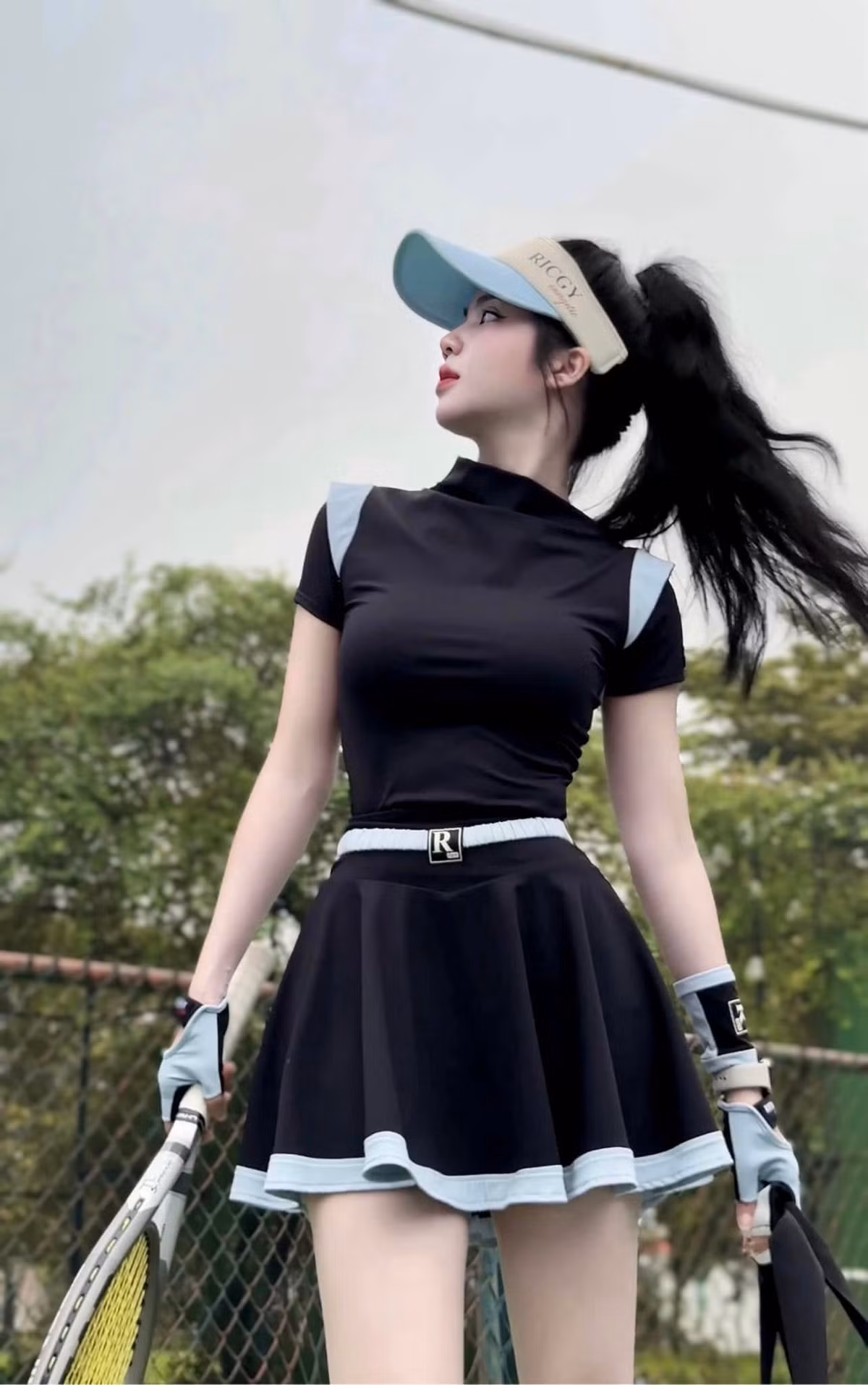 Cô nàng là Phương Uyên, một hot girl mạng khá có tiếng. Trang cá nhân của cô nàng hút hơn 100.000 lượt theo dõi.