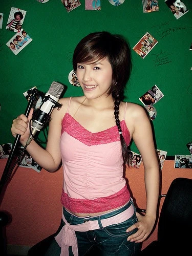 Giành chiến thắng trong cuộc thi Miss Audition 2006, Bảo Thy nhanh chóng trở thành một hiện tượng âm nhạc. Với những ca khúc hit như "Là con gái thật tuyệt", "Tình yêu mang theo"..., cô nàng đã chinh phục trái tim của hàng triệu khán giả trẻ.