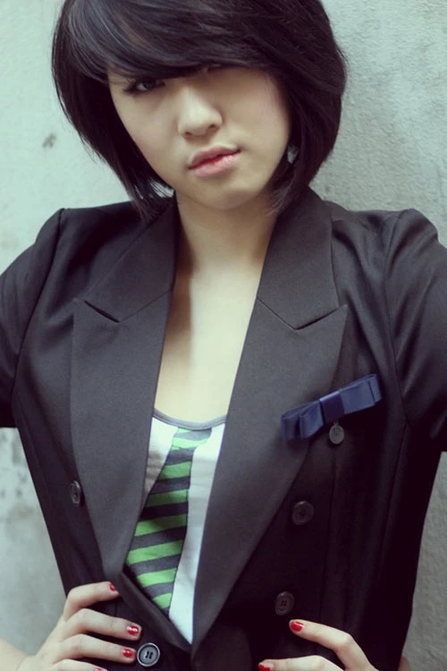 Sau khi giành giải nhất Miss Audition 2007, cô đã nhanh chóng khẳng định tài năng ca hát của mình với những bản hit như "La la la", "Ngọn nến trước gió".