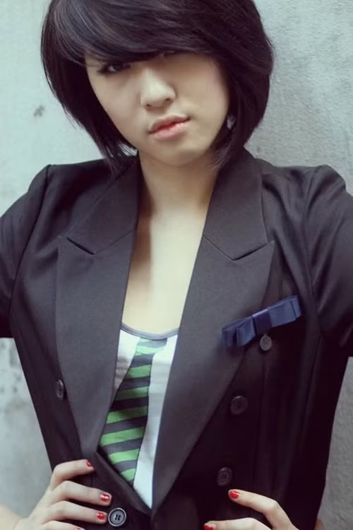 Sau khi giành giải nhất Miss Audition 2007, cô đã nhanh chóng khẳng định tài năng ca hát của mình với những bản hit như "La la la", "Ngọn nến trước gió".