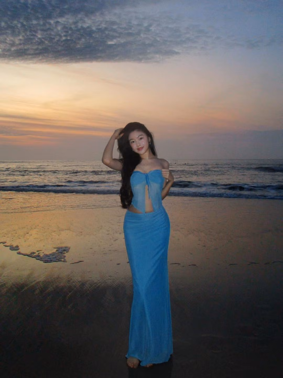 Dù không chính thức hoạt động nghệ thuật, thế nhưng cô nàng vẫn nhận được rất nhiều sự quan tâm, chú ý. Những hình ảnh hay video được Lọ Lem đăng tải lên mạng xã hội đều trở nên viral trong khoảng thời gian ngắn.