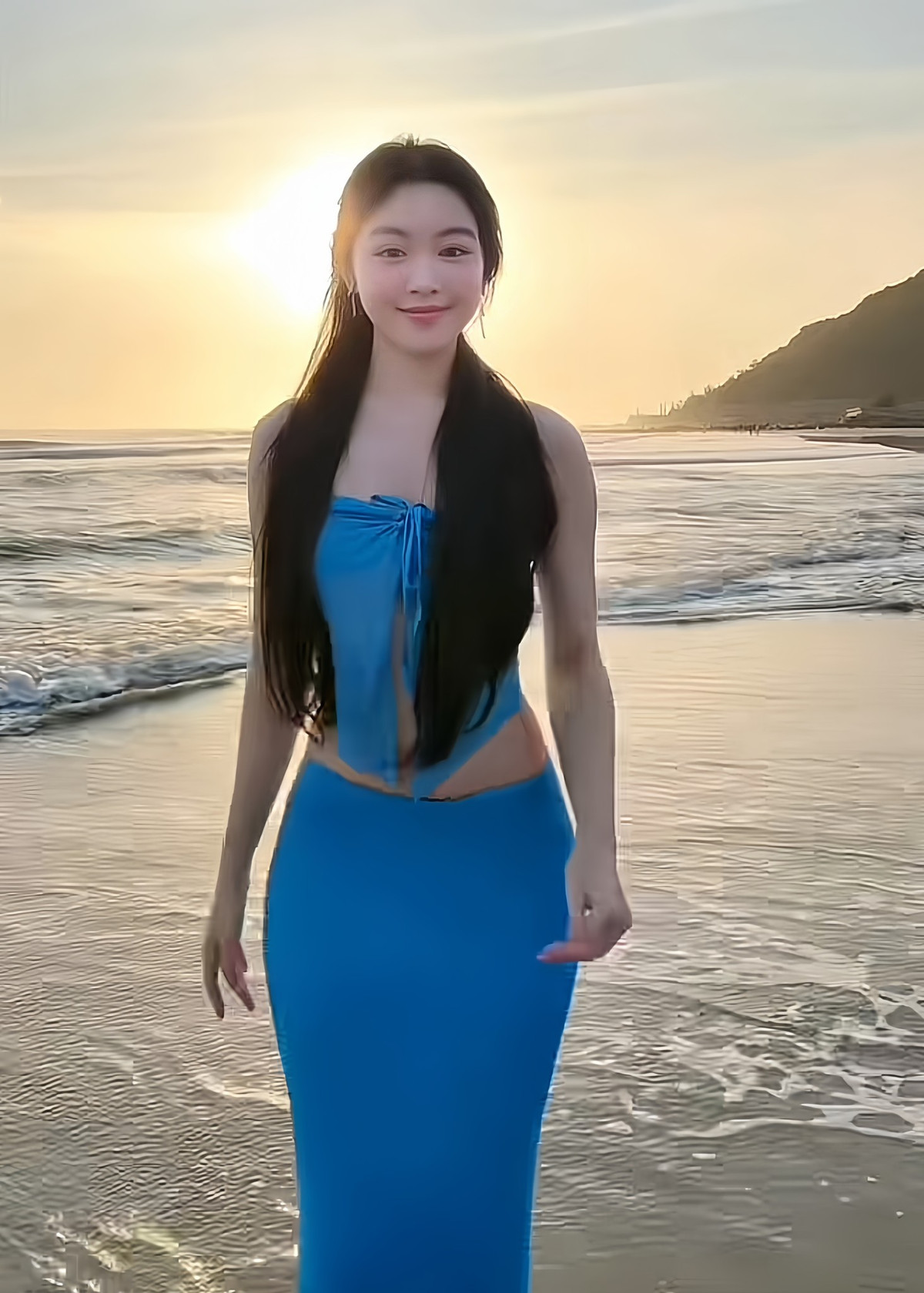 Bên dưới video, Quyền Linh để lại lời khen: “Cưng lắm con gái nha”, Lọ Lem cũng trả lời nam MC rằng: "Hóng hình ba chụp nha”.