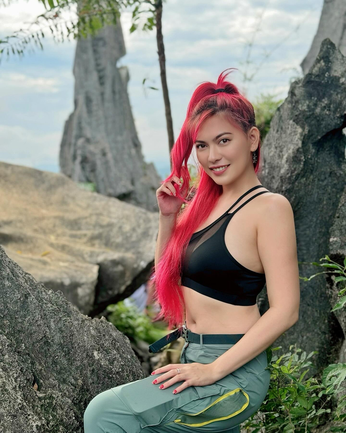 Dù có những ý kiến trái chiều, Tantin Legaspi Meneses vẫn tiếp tục theo đuổi đam mê và phong cách riêng của mình. Cô hiện là người mẫu ảnh được nhiều nhãn hàng săn đón.