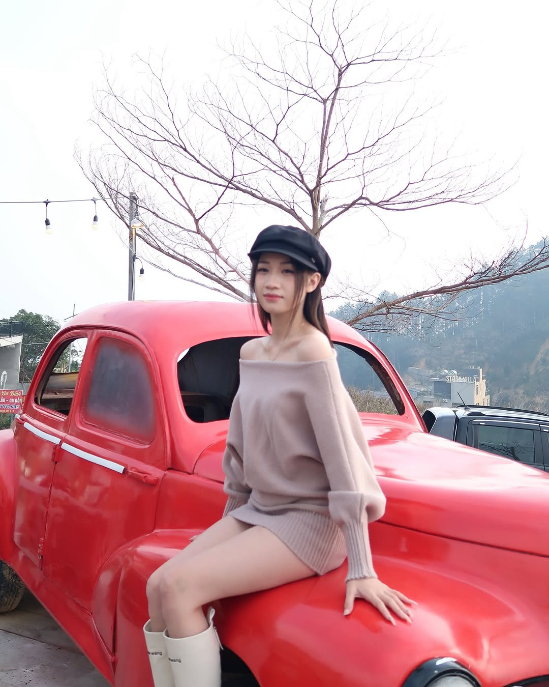 Sở hữu thân hình mảnh mai, cô nàng vẫn biết cách lựa chọn trang phục để khoe được ưu điểm cơ thể.