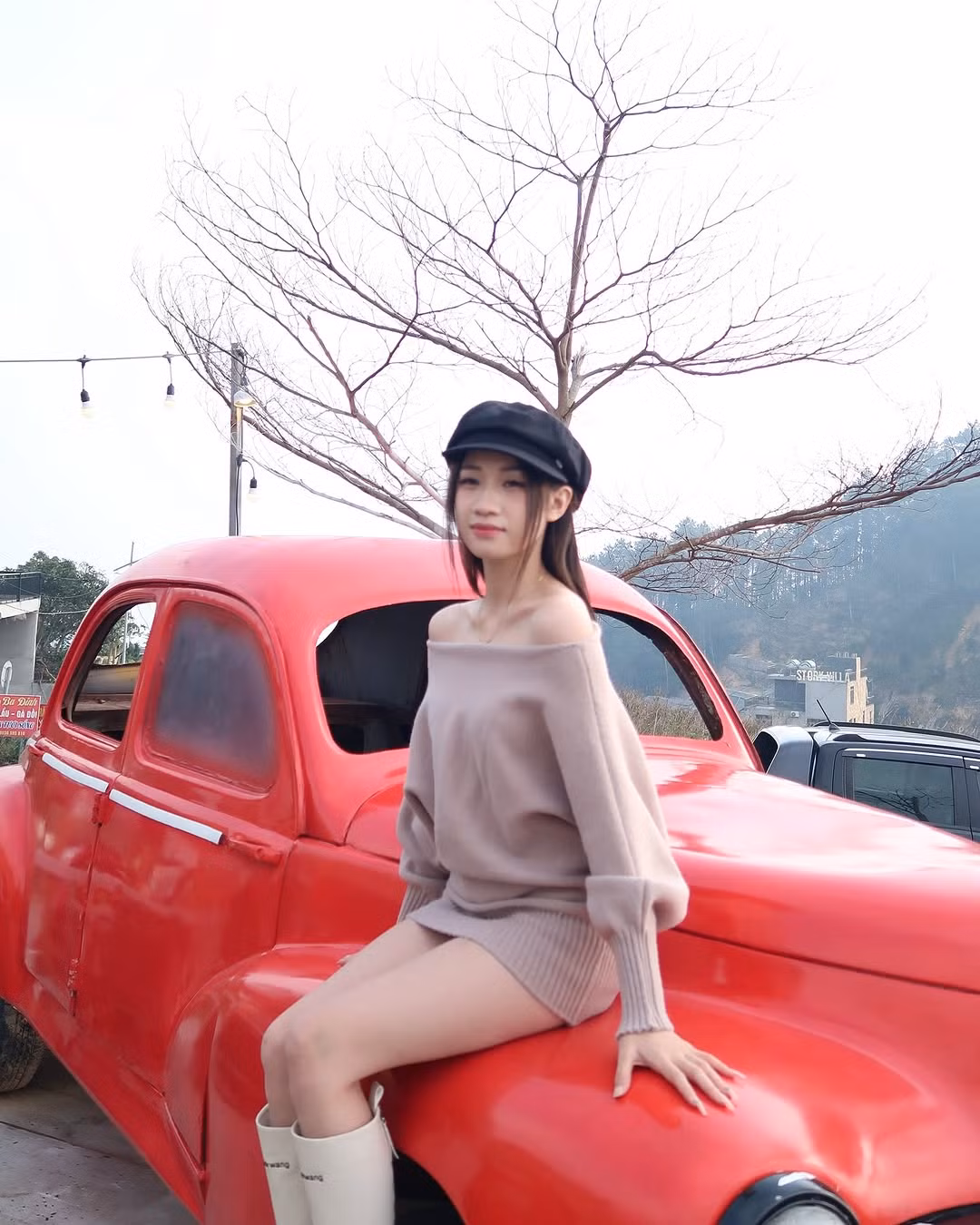 Sở hữu thân hình mảnh mai, cô nàng vẫn biết cách lựa chọn trang phục để khoe được ưu điểm cơ thể.