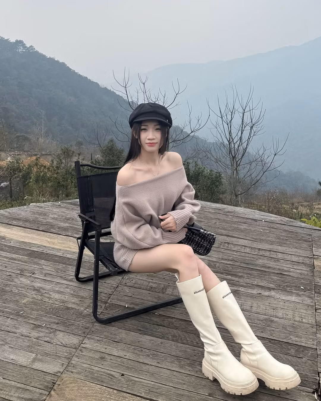 Cùng với Xuân Ca, cô nàng thường xuyên được nhắc đến với danh xưng "hệ tư tưởng".