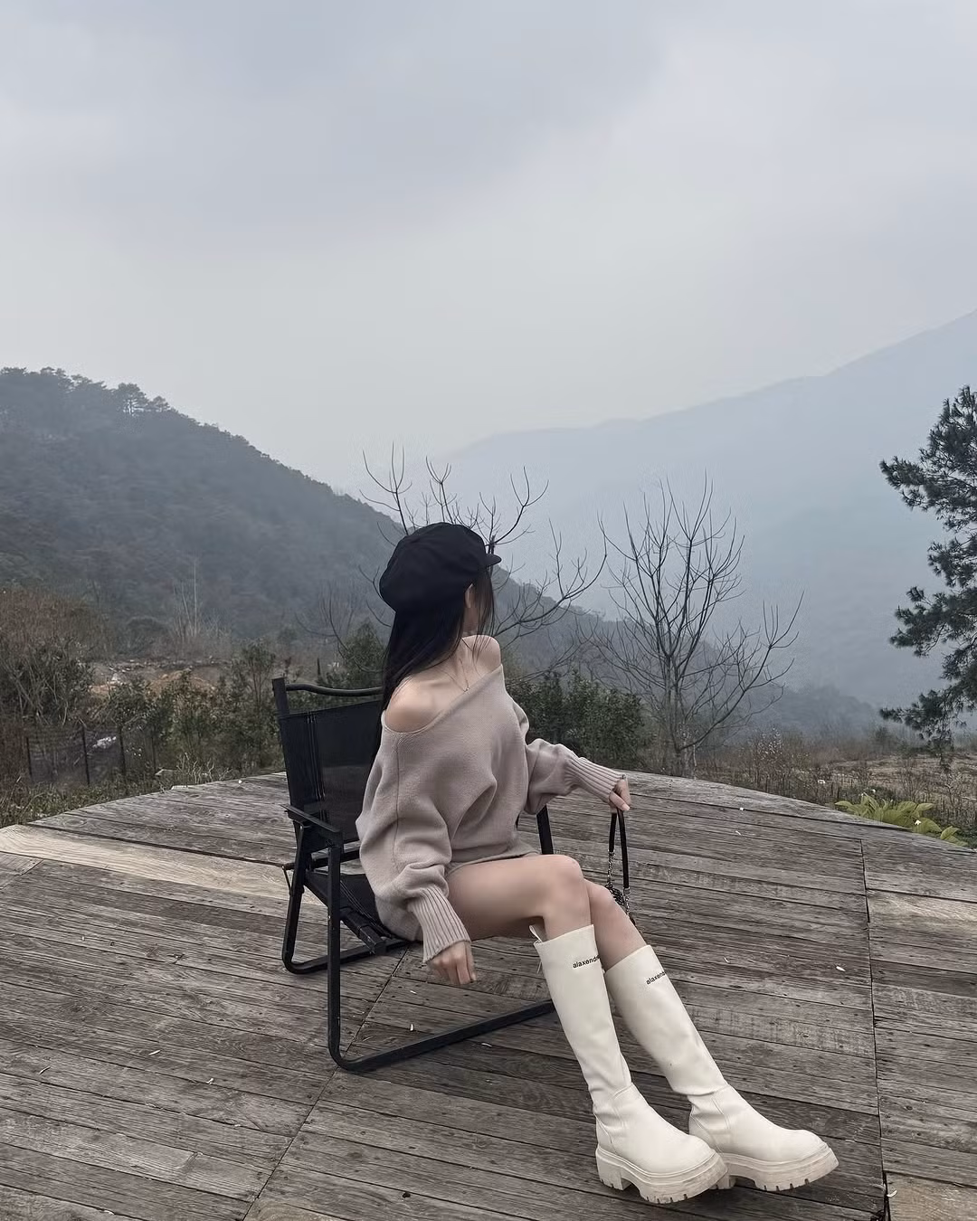 Hoàng Lan Anh (SN 2004, sống tại Hà Nội) là cô nàng hot TikToker từng gây bão vì những màn bắt beat mượt mà và rất thần thái.