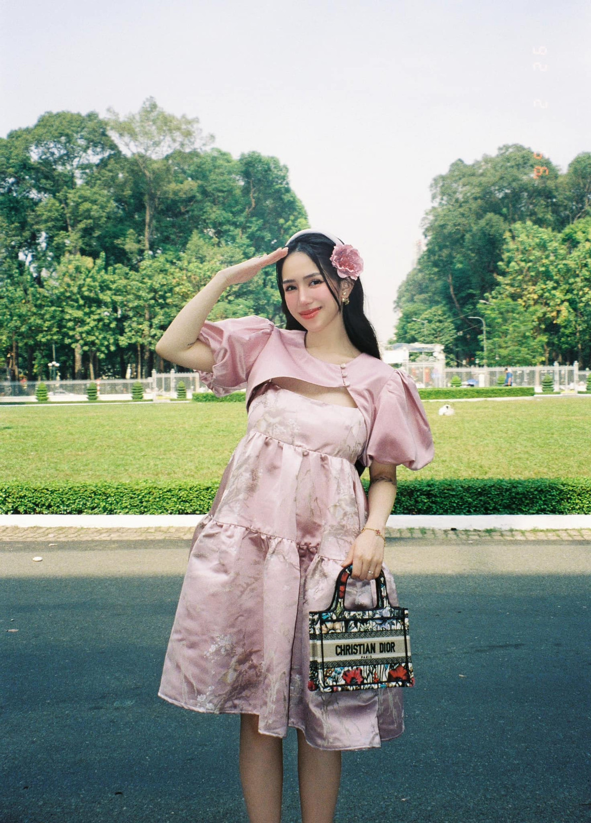 Dù đã có 3 nhóc tỳ nhưng Joyce Phạm vẫn giữ được vóc dáng thon gọn và nhan sắc trẻ trung.