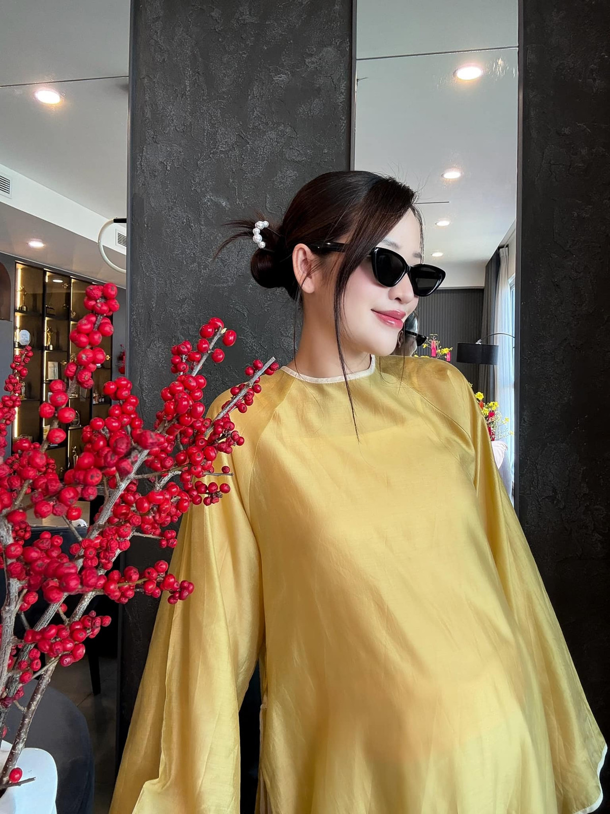 Nữ diễn viên Puka cũng khiến khán giả bất ngờ khi công khai mang thai.