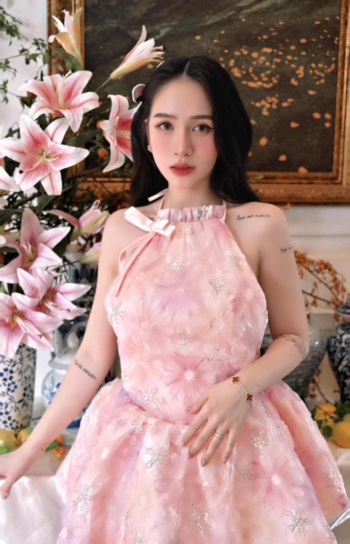 Ngay từ lúc còn son rỗi, Joyce Phạm chỉ nặng khoảng 39kg. Qua các lần bầu bí tăng cân nhưng vóc dáng của cô đều trở lại mức bình thường chỉ sau sinh một thời gian ngắn.