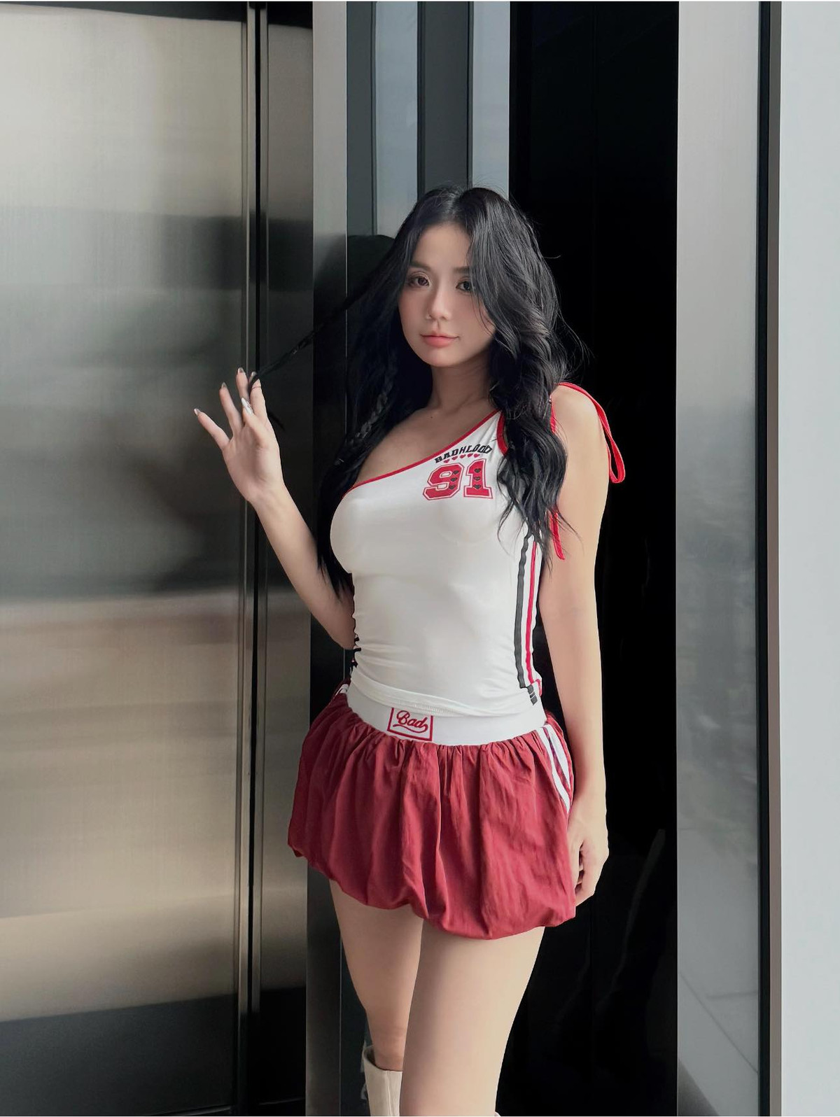 Dù đã là mẹ của hai con, cô nàng vẫn sở hữu sắc vóc xinh đẹp, trẻ trung.