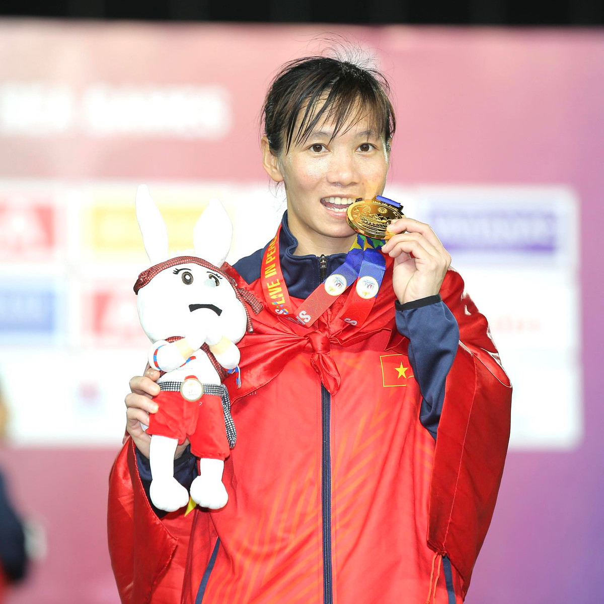 Tại đội tuyển nữ Việt Nam, Thùy Trang là một trong nhân tố không thể thiếu trong các hành trình giành 03 Huy chương Vàng SEA Games, 1 AFF Cup nữ và đặc biệt là tham dự VCK World Cup nữ. (Ảnh: FBNV)