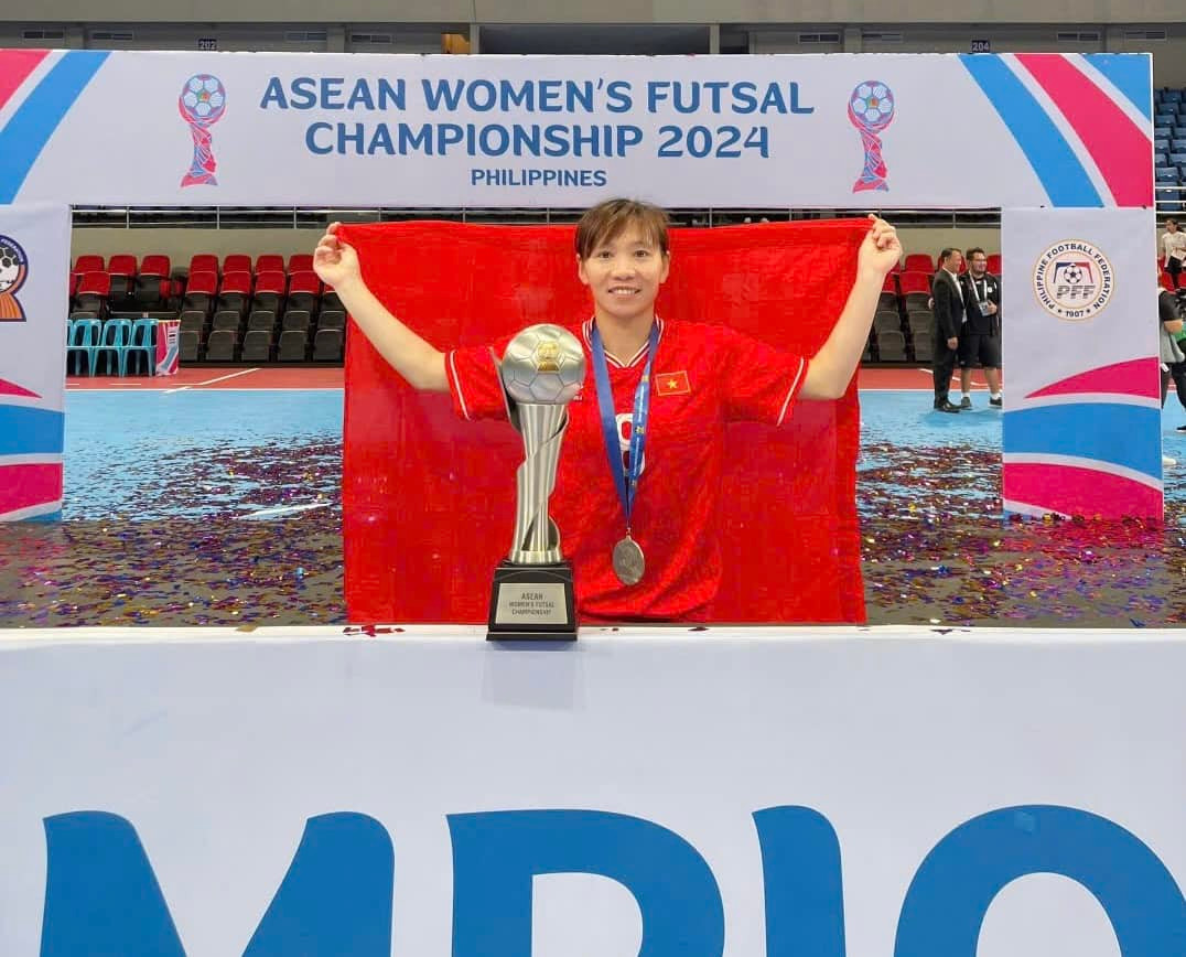 Trần Thị Thùy Trang sở hữu vẻ đẹp khỏe khoắn, rạng rỡ với làn da rám nắng, nụ cười tươi tắn và ánh mắt kiên định. (Ảnh: FBNV)