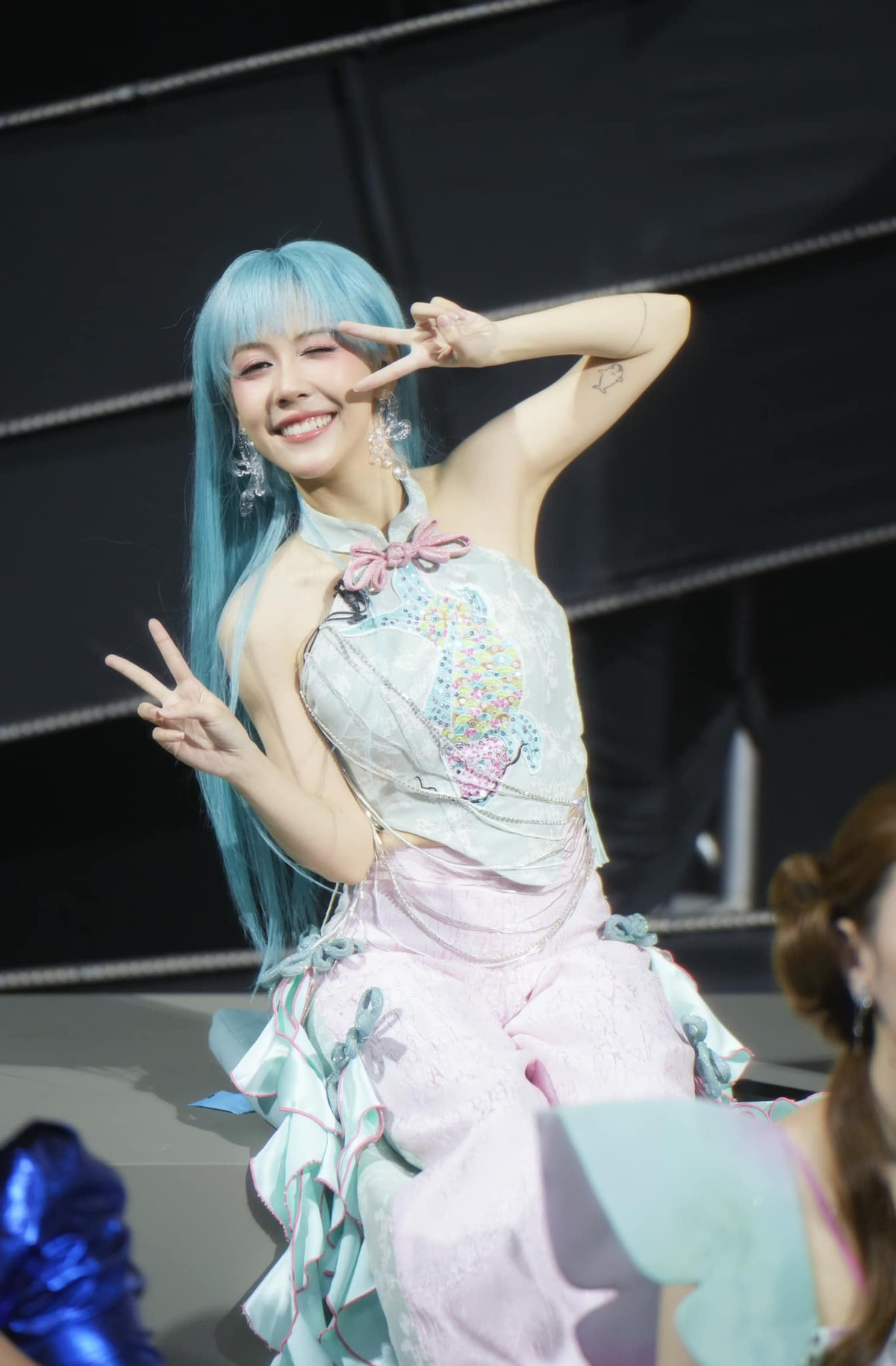 Thời gian gần đây, cô nàng thường xuyên thử sức với nhiều phong cách khác nhau đầy ấn tượng khiến nhiều khán giả phải thốt lên "cuối cùng cô ấy cũng biết cách sử dụng nhan sắc rồi".