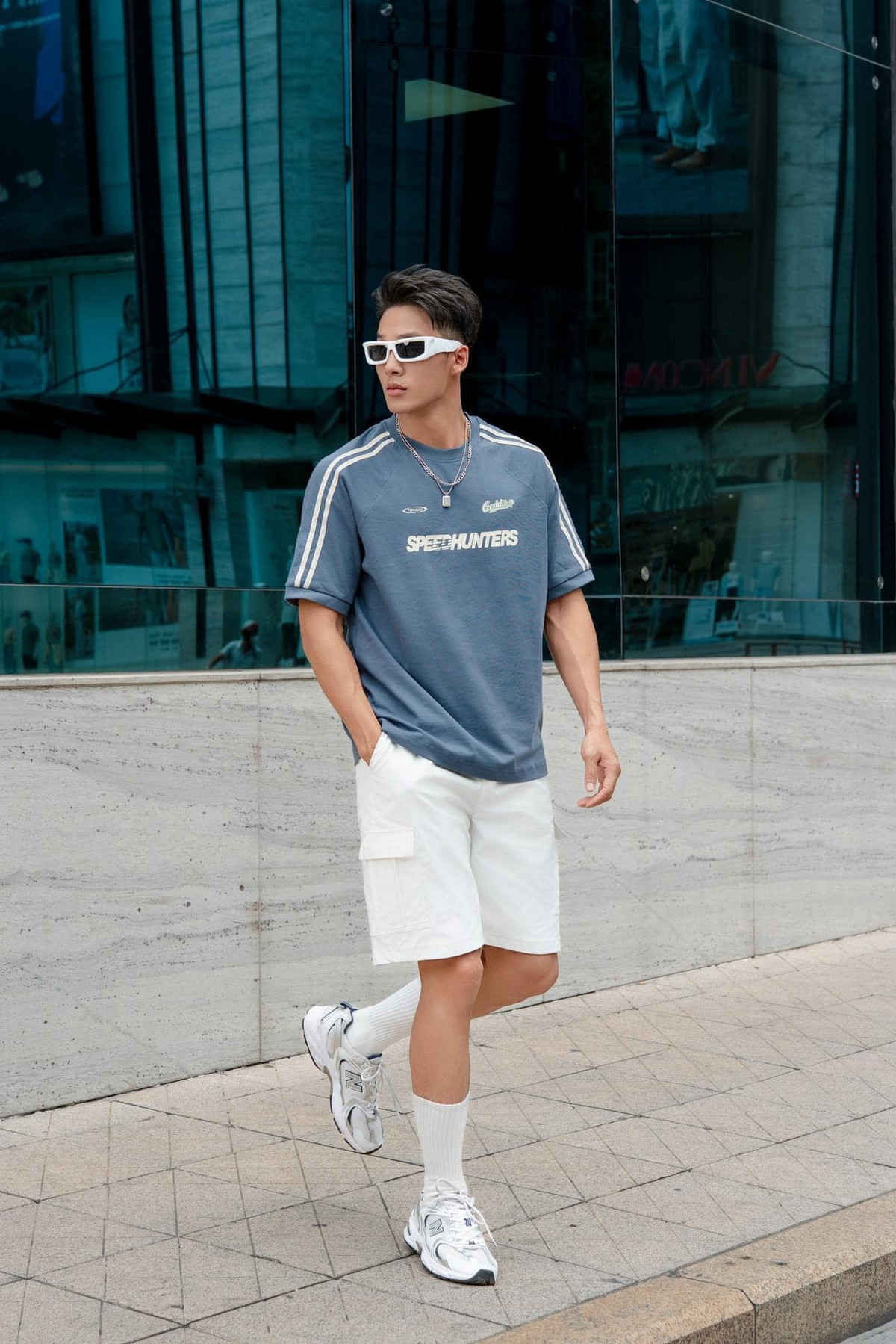 Anh cũng là gương mặt mẫu nam được nhiều nhãn hàng về thời trang ưu ái lựa chọn. (Ảnh: FBNV)